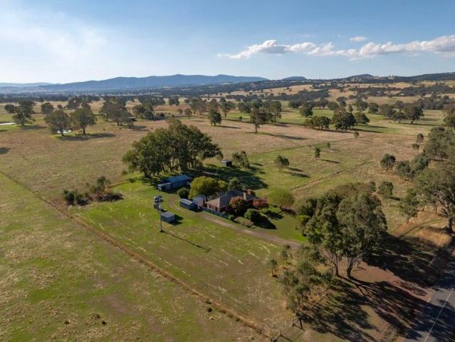 Your Private 10 Acre Lifestyle Retreat With Mountain Views