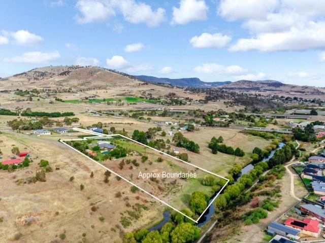 Your Private 7 Acre Oasis Vineyard, Orchard & Gorgeous Gardens Await!