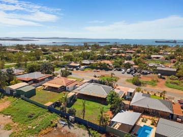 Your Private Dampier Oasis Spacious Family Living with Poolside Appeal