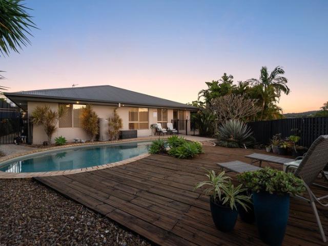 YOUR PRIVATE FAMILY OASIS POOL, SPACE & 828M² OF PACIFIC PINES LIVING!