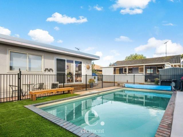 Your Private Oasis I Spacious Family Home with a Pool & Granny Flat