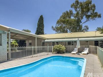 House for sale in Araluen, Alice Springs - Swimming pool
