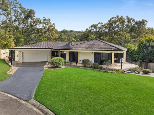 Your Private Nature Retreat with Skyline Views Awaits!