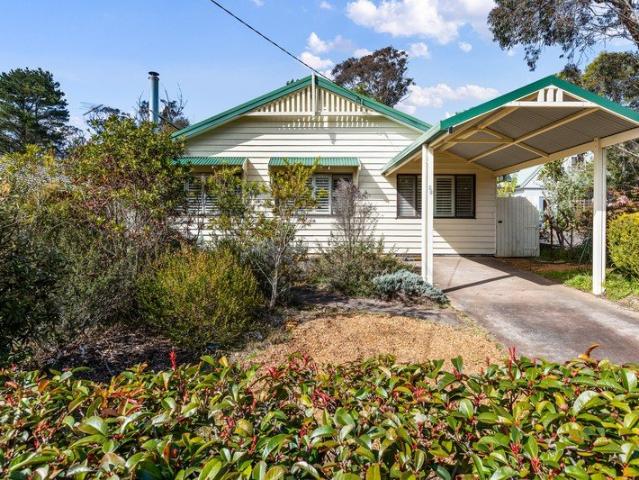 YOUR PRIVATE SANCTUARY SET WITHIN COTTAGE STYLE SURROUNDS