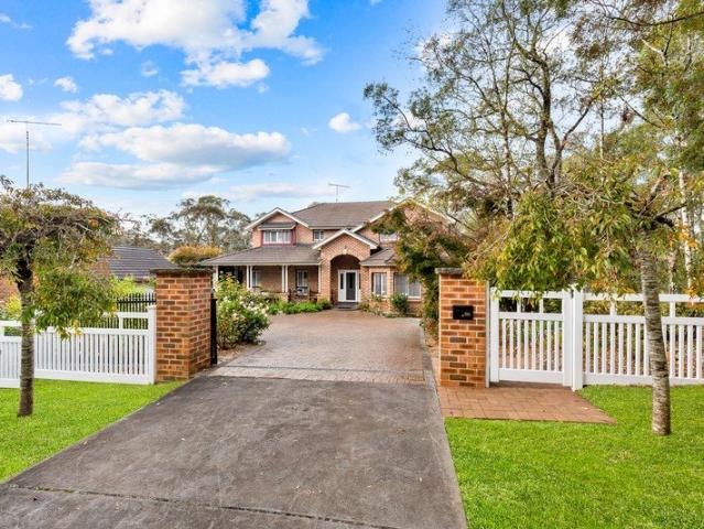 YOUR PRIVATE SANCTUARY SET WITHIN EXPANSIVE PARKLIKE SURROUNDS