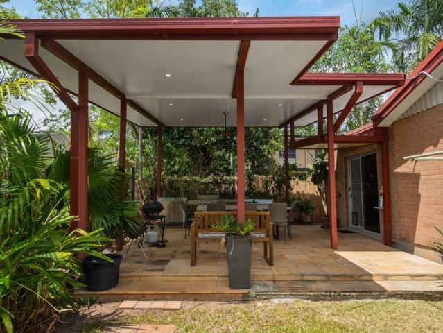 YOUR PRIVATE TERRITORY ENTERTAINER SPACE, STYLE & TROPICAL CHARM!