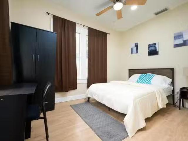 Your Quiet Corner in Jacksonville · Remodeled, Clean & Calm A.