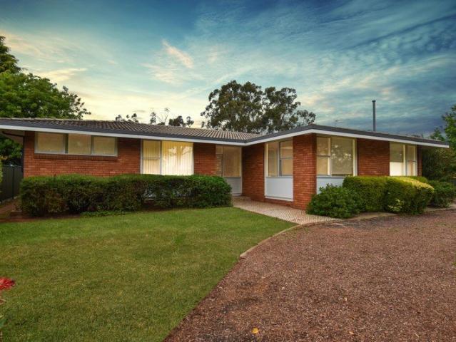 Your Retro Retreat Awaits!