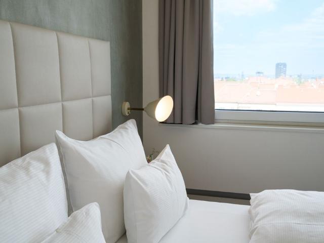 Your tiny retreat in Vienna bright space miracle on Triester Straße close to public transport, Vienna Amsterdam Apartments for Rent