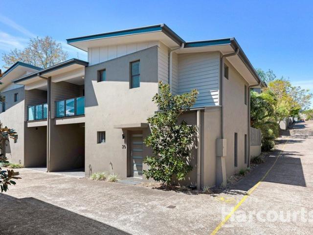 Your Very Own Private, Contemporary Everton Hills Townhouse