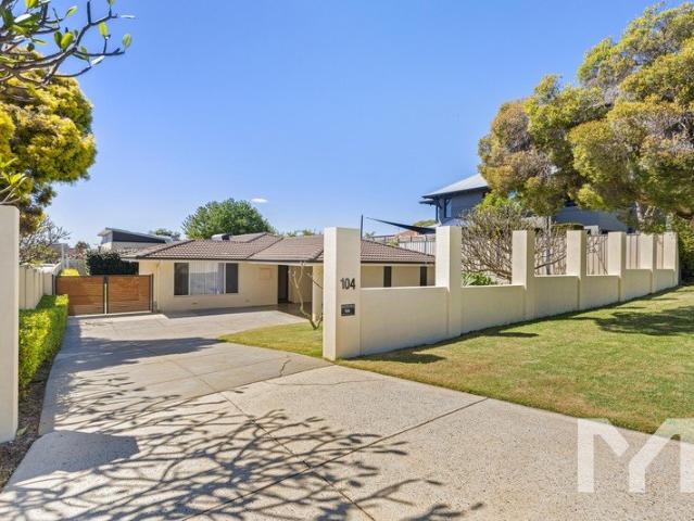 You're Invited to. Relaxed Family Living Near The Cafe Strip
