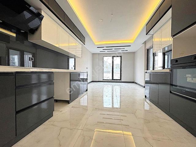 Yozgat Bulvarı Yakını 4+1 200m2 İskanlı Oturuma Hazır Acil. !