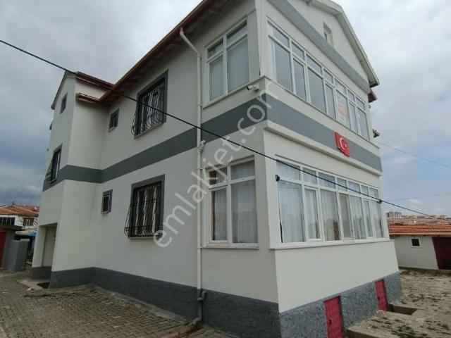 Fiyatı Düştü İstiklal Mah.şehitler Bulvarinda 2 Katlı Ev