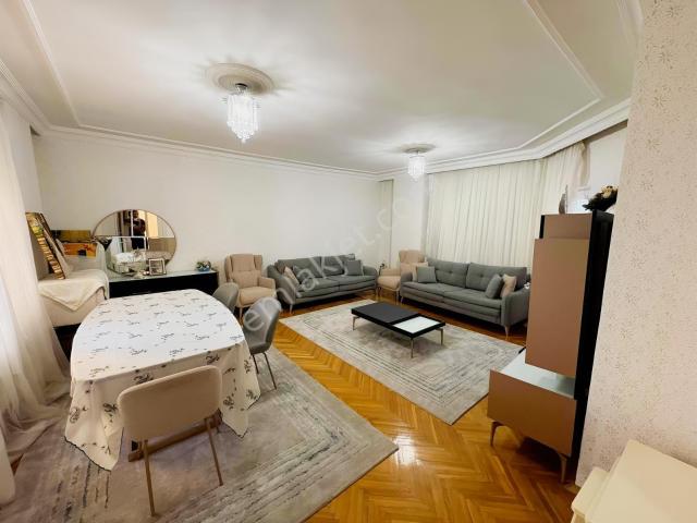 Ymz Den Karataş Da 3+1 Garajı İle Birlikde Satlık Ara Kat Daire