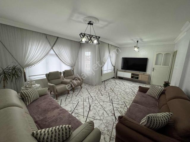 Ymz'den Deniz'de 180m2, 3 Katlı 3+1 Doğalgazlı Bakımlı Bina