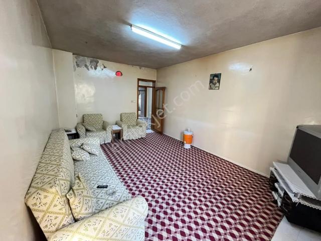 Ymz'den Yeşilevlerde Satılık Garajlı Tek Tapu Geniş Cadde Üzeri