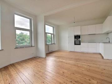 YSAYE 1 CHAMBRE ENTIEREMENT RENOVE