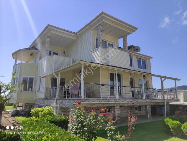 Yuşa'dan 1.774 M² Arsa İçinde 480 M² Tripleks Müstakil Villa