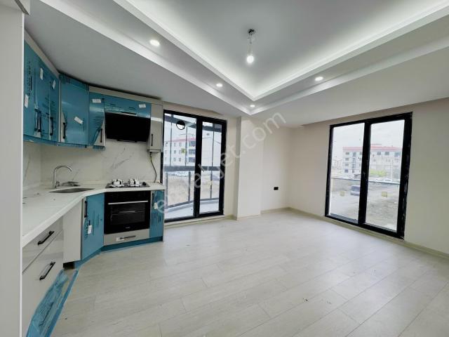 Yunus Emre Mah Merkezinde 1+1 Kombi Cam Balkon Ankastreli Arakat