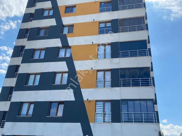 Yunus Emre Mahallesi'nde Geniş Bakımlı 2 + 1 Satılık Daire