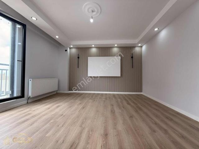 Yunus Emre Caddesi Üst Dublex Asansörlü