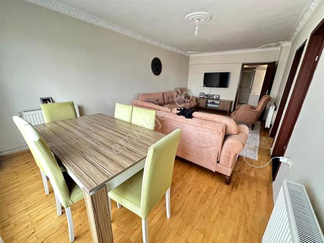 Yunus Emre Caddesi Yakını 3+1 120m2 Manzaralı 3.kat Daire. !