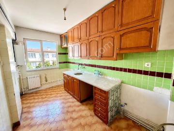 Yunus Emre Cd Üzerinde Merkezi Otoparklı Ferah 3+1 Kiralık Daire