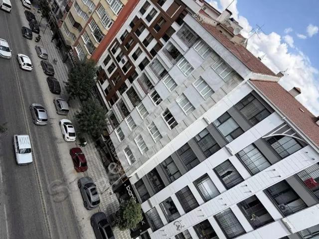 Yunusemre Caddesi Üzeri Satılık 3+1 Daire 140 M²