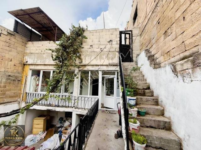 Yukarı Bayır Mahallesinde Hayatlı 2 Katlı Ev