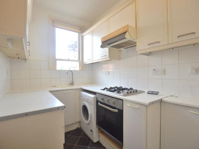 Yukon Road, London SW12, 3 bed flat to rent, £2,650 pcm | PrimeLocation
