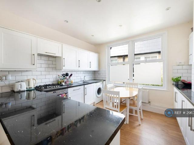 Yukon Road, London, SW12 4 bed maisonette to rent £4,500 pcm £1,038 pw