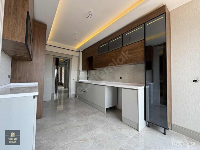 YÜKSEK KATLI BİNADA FULL MOBİLYALI SATILIK TERAS BALKONLU DAİRE