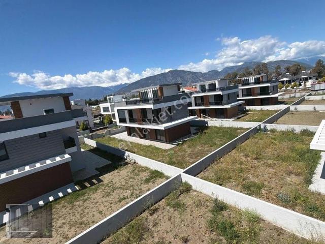 Yüksek Standartlara Sahip 5+1 Satılık Villa