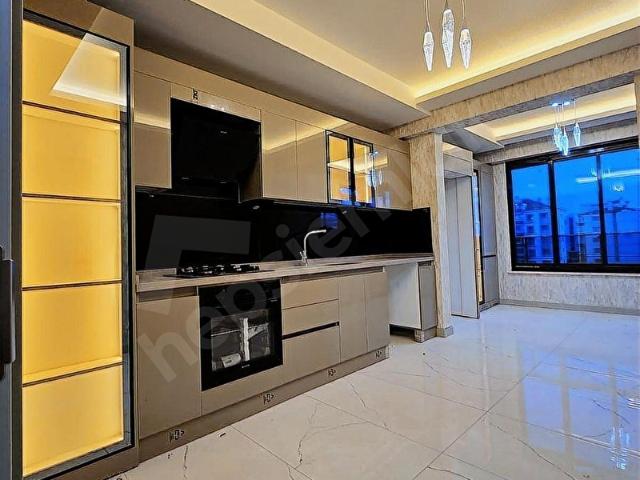 YÜKSEL ŞAHİN'DEN YAZIR'DA İSTANBUL CD. YANI SIFIR 2,5+1 DAİRE
