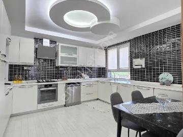 Yüksel Şahin'den Erenköy'de Tahir Büyükkörükçü Hoca Camii Civarı 3 Katlı, 2 Ayrı Girişli