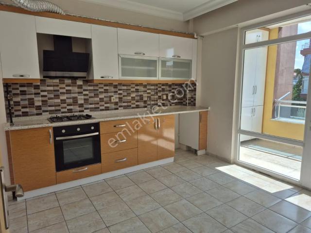Yüksel Şahinden Hüsamettin Çelebi De Ara Kat 3+1 Bakımlı Kiralık