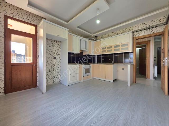 Yüksel Şahin'den Kosova 112 Acil Civarı Ara Kat Kiralık 3+1