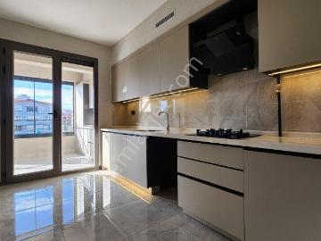 Yüksel Şahin'den Kosova'da Asansörlü Kapalı Otoparklı 2,5+1