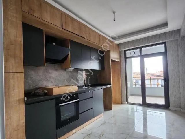 Yüksel Şahinden S.eyyubi Ahmet Yesevi Caddesi Civarı Asansörlü 2,5+1 Satılık Daire