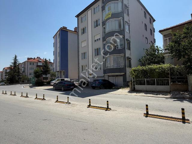 Yüksel Emlaktan Yarenlerde Kiralık Daire 4+1 Garajlı
