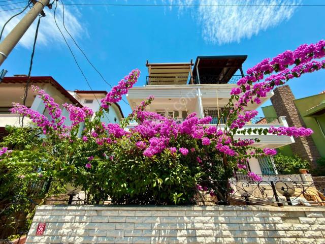 Yüksel'den Akçay'da Deniz Manzaralı Ayrı Mutfaklı Fırsat Villa