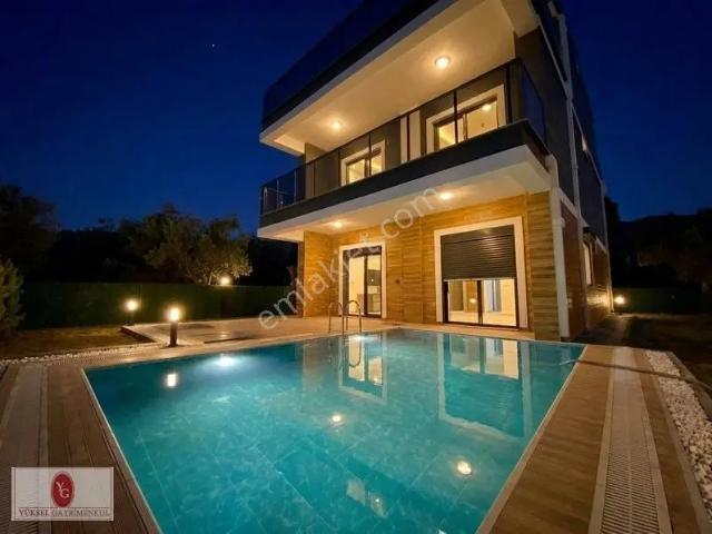 Yükselden Geniş Ailelere Özel Havuzlu Ultra Lüx 5+1 Villa