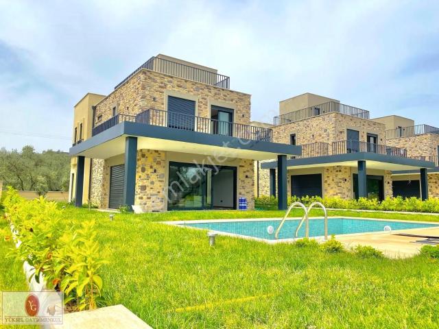 Yükselden Gürede Özel Tasarım Mimarıya Sahip Havuzlu 4+1 Villa