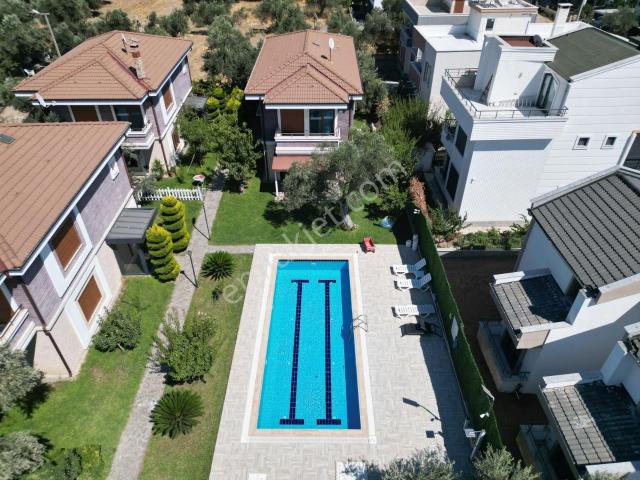 Yüksel'den Güre'de Havuzlu Ve Müstakil Bahçeli 3+1 Lüks Villa