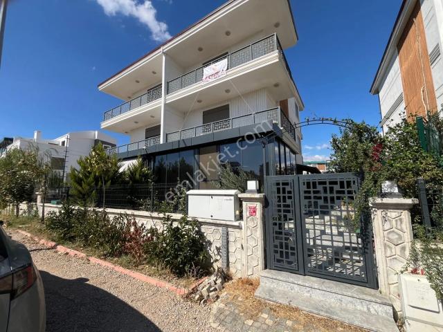 Yükselden Gürede Kış Bahçeli, 60 M²bahçe Alanlı 4+1 Villa