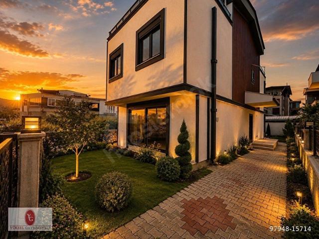 YÜKSEL'DEN HAMİDİYEDE GENİŞ BAHÇE KULLANIMIYLA 3+1 LÜKS SATILIK VİLLA