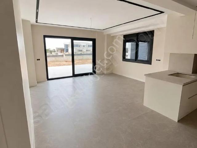 Yürüyüş Yolunda Müstakil Havuzlu Anahtar Teslim Satılık Villa
