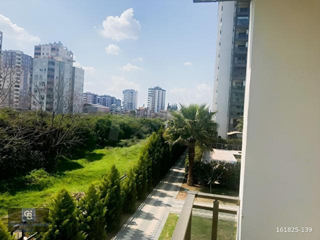 Yüreğir Akdeniz Mah. Havuzlu otoparklı Site İçi Doğalgazlı Daire
