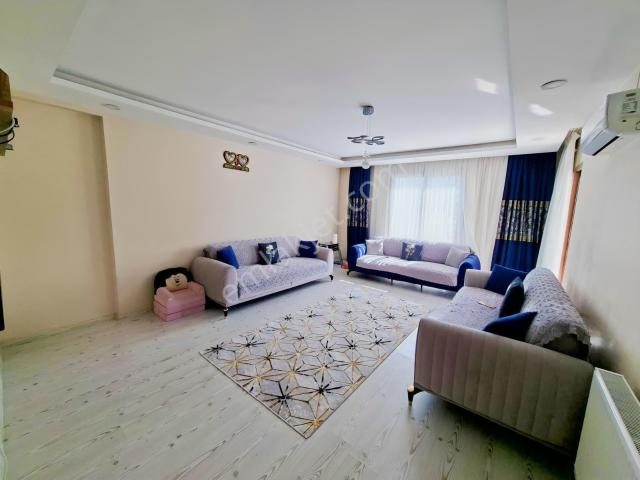 Yüreğirin En İşlek Bölgesinde 3+1 Geniş Oturumlu Bulvar Üzeri