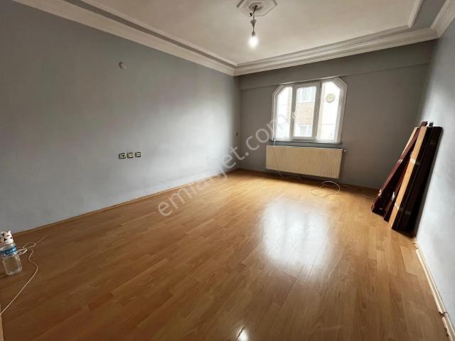 Yusuf Emlak | Gültepe'de Metrobüse Yakın, Balkonlu 2,5+1 Kiralık Daire